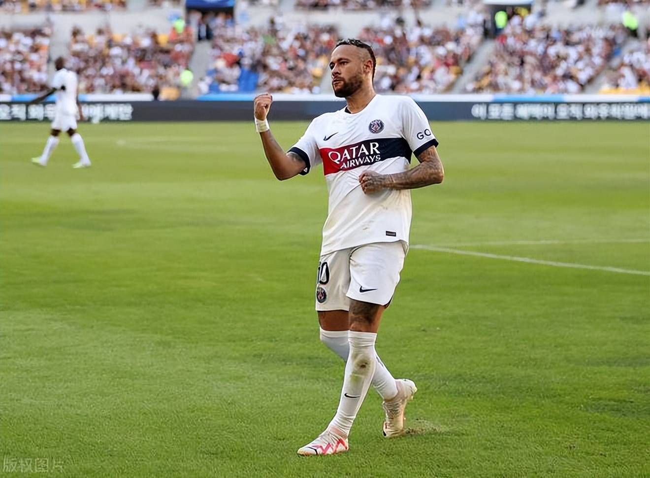 切尔西力克皇马，内马尔乌龙送礼法甲