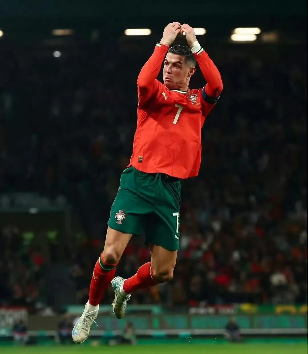 莱比锡绝杀尤文，C罗乌龙送礼英超