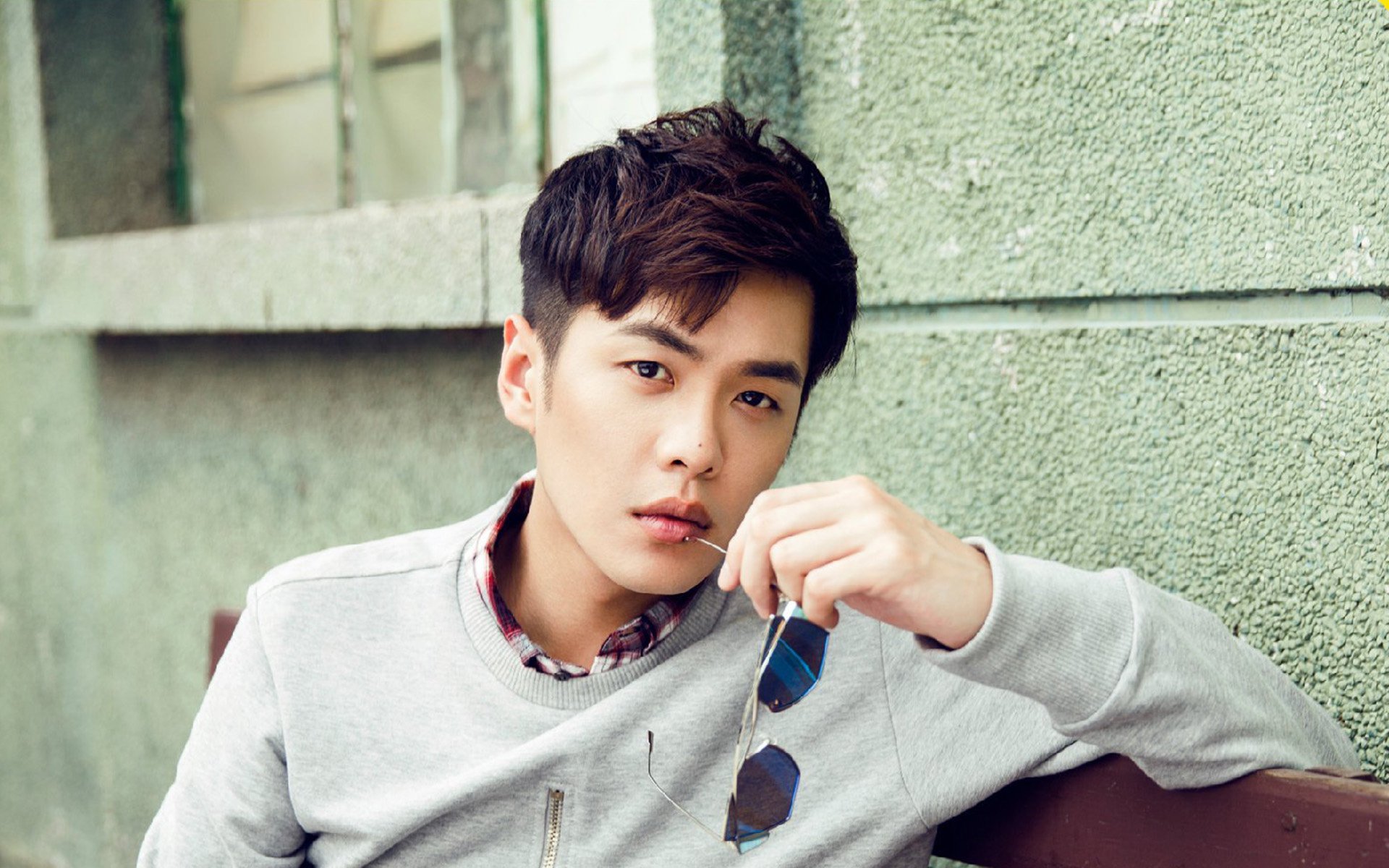 逆袭的双重奏，从约翰内斯堡的草根咆哮到NBA硬木地板的孤胆英雄